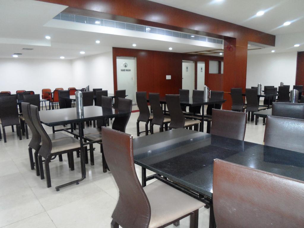 Hotel Bhimas Paradise 티루파티 외부 사진