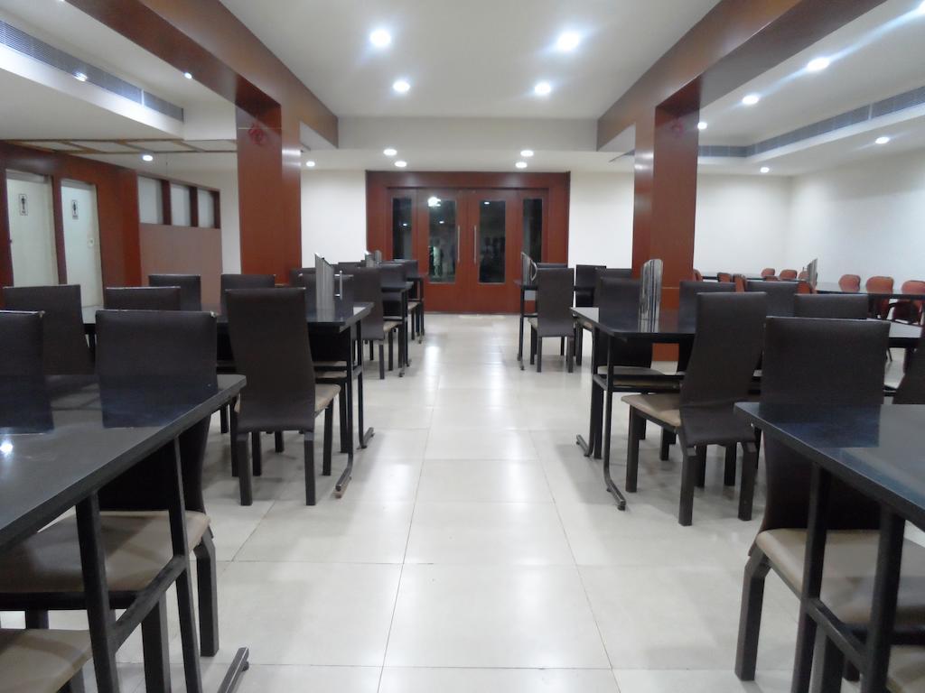 Hotel Bhimas Paradise 티루파티 외부 사진