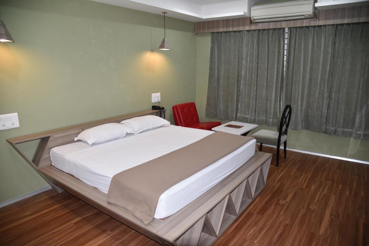 Hotel Bhimas Paradise 티루파티 외부 사진
